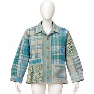 Chaqueta Artesanal de Patchwork Kantha Tejida a Mano para Mujer |   Abrigo Acolchado de Algodón Grueso con Textura, Manga Larga, Cuello y Bolsillos Delanteros - Product Image 1