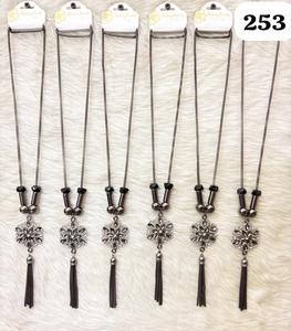 Collier PingBling en alliage de zinc noir avec pendentif floral, zircon et imitation perle, style Mangalsutra, longue chaîne avec détail pompon, élégant, indien - Product Image 1