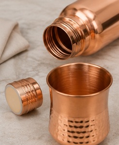 Bouteille d'eau en cuivre de qualité supérieure et ensemble de 2 verres, design martelé, vaisselle ayurvédique, ensemble de bouteilles d'eau en cuivre pur au meilleur prix - Product Image 4
