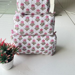 กระเป๋าใส่เครื่องสำอางผ้าฝ้ายลายดอกไม้สีชมพูขนาดกลางอเนกประสงค์สไตล์เรียบง่าย - Product Image 5