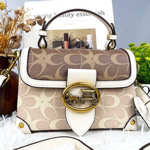 Bolso de Mano Cuadrado de PVC Impermeable de Lujo para Mujer, con Cierre de Solapa y Decoración Metálica, para Uso Diario - Product Image 3