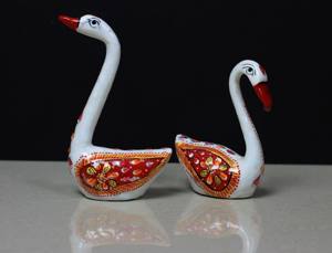 Nirmala Handicrafts - Juego de Estatuas de Cisnes de Metal, Hechas a Mano en India, con Trabajo de Esmalte, Pájaros del Amor, Artículo de Regalo, Decoración para Mesa o Escritorio - Product Image 4