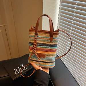 กระเป๋าสะพายข้างสานสีเรียบง่ายสไตล์วินเทจใหม่สำหรับผู้หญิง พร้อมซิปปิด เหมาะสำหรับการเดินทางช่วงฤดูร้อน สายสะพายเส้นเดียว - Product Image 1