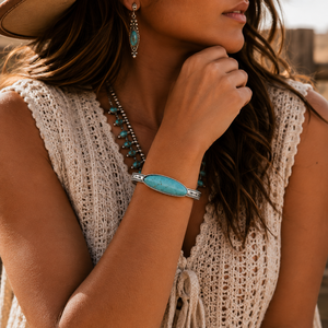 Bracelet manchette en pierre turquoise, style western asymétrique, bijou statement, réglable, fait main, bohème, pour femme, cadeau - Product Image 1