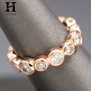 Anillo de eternidad con diamantes redondos engastados en bisel, banda de oro rosa de 14K/18K, anillo de compromiso y aniversario de bodas para mujer - Product Image 4