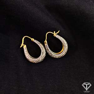 Pendientes de Aro Pequeños Hechos a Mano en Plata de Ley con Detalles de Diamantes Pavé - Product Image 5