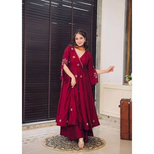 ชุดยาวดีไซเนอร์ XL มีด้านล่างสำหรับงานเย็บปักถักร้อยและมี dupatta - Product Image 6