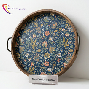 Bandeja Redonda Decorativa de Madera Hecha a Mano con Asas Metálicas Esmaltadas con Estampado Floral, Bandeja de Madera de Mango, Fabricante de Bandejas para Servir - Product Image 1
