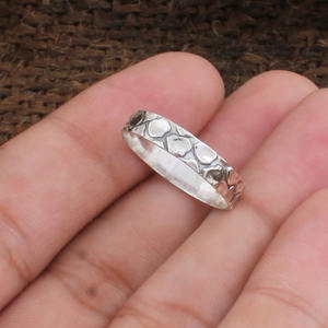 แหวนเงินแท้ 925 ประดับพลอยแบบมินิมอล ดีไซน์ลายจุด สำหรับผู้หญิง แหวนแต่งงานแบบซ้อนได้ ราคาโรงงานขายส่ง - Product Image 1