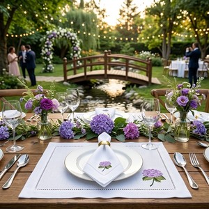 Ensemble de sets de table et de serviettes en coton pur brodé de lavande et d'hortensia - Linge de table botanique charmant pour des dîners de luxe - Product Image 2