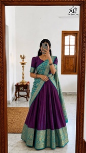 Lehenga Choli en soie violette avec bordure turquoise, tenue traditionnelle indienne, longueur au sol, tenue ethnique pour toutes les saisons - Product Image 2