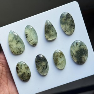 Pierre précieuse en préhnite rutile de bonne qualité, cabochon, pierre pour la fabrication de bijoux, pour fabricants et revendeurs - Product Image 1