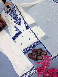 Ensemble prêt-à-porter BLOSSOM FABRIC pour femme, style indien-pakistanais moderne, en soie Chinon, avec broderies lourdes, composé d'un haut, d'un pantalon et d'un dupatta. - Product Image 5