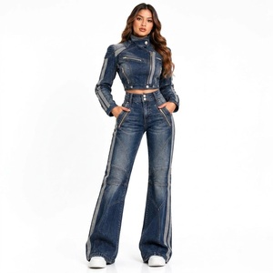 Ensemble deux pièces en jean bleu pour femme : veste courte style motard et jean rayé à jambe large – Vêtements de mode streetwear personnalisés en gros - Product Image 1