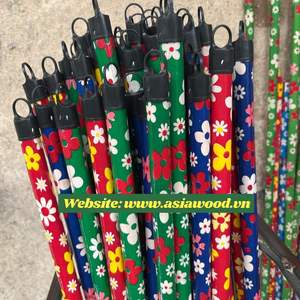 Haute Qualité Eucalyptus Bois Balai Manche Couleur Naturelle PVC Cap Durable En Gros En Vrac Vietnam Usine Avec Belle - Product Image 2