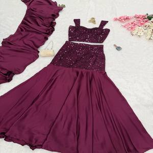 Conjunto de Lehenga VASTRA COTTAGE con Bordado de Lentejuelas y Tela Crepé, Blusa Acolchada, Falda Estilo Sirena y Dupatta de Crepé, Vestido Estilo Occidental - Product Image 6