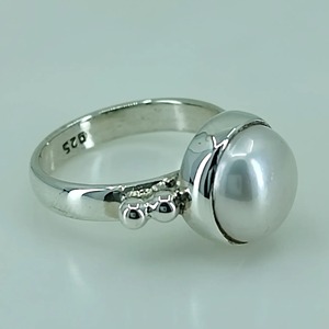 แหวนมุกน้ำจืด เงินแท้ 925 ของขวัญสำหรับเธอ แหวนแบบฝังมุก งานแฮนด์เมด - Product Image 4