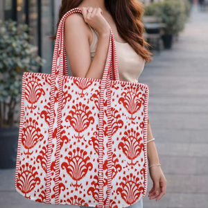 Sac fourre-tout élégant pour femme, grand format, imprimé floral bleu, matelassé, fermeture ouverte, en coton indien, lavable, pour le shopping quotidien et les voyages - Product Image 1