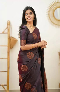 Sari de Seda Banarasi Elegante de Excelente Calidad con Pallu en Contraste, Ideal para Celebraciones Festivas y Culturales, Disponible a Precio de Mayoreo - Product Image 3