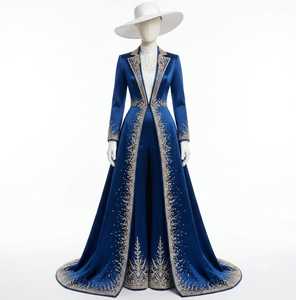 Colección de Vestidos de Noche de Diseñador: Elegantes Vestidos Formales Bordados con Capa, Chaqueta, Sombrero y Guantes a Juego, Largos hasta el Suelo, Corte en A - Product Image 3
