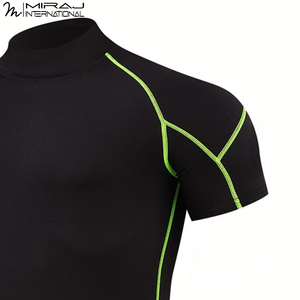 Ensemble de sous-vêtements de compression pour homme personnalisable, tissu extensible durable, t-shirt et short pour la salle de sport, la remise en forme et les sports de plein air - Product Image 4