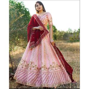 Vêtements indiens et pakistanais de créateur Beau travail de broderie Lehenga Choli - Product Image 6