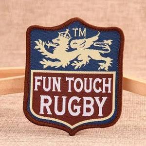MAKRAH SPORTS Badge en tissu toile thermocollant en PVC écologique, brodé, en forme de bouclier, thème Rugby Fun Touch, avec logo marron, bleu et blanc - Product Image 1