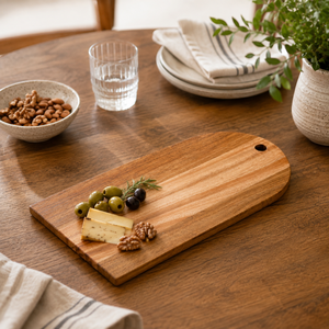 Planche à découper en bois naturel 28cm x 15cm x 1.5cm |   Planche à découper de cuisine durable avec trou de suspension |   Service et préparation des aliments - Product Image 2