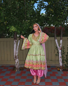 Meilleur prix de gros Robes afghanes modernes brodées à manches longues pour femmes, vêtements régionaux, robe afghane Kuchi longueur genou - Product Image 4