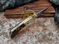 Couteau pliant en acier Damas personnalisé, couteau de poche EDC avec manche en bois naturel