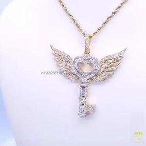 Pendentif Cœur Ailé en Angle Plus de 925 Argent Plaqué Or Moissanite Hip Hop Certifié GIA Collier Clé Coeur Bijoux Symboliques - Product Image 4