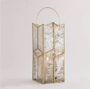 Élégant porte-bougie hexagonal en métal noir avec panneaux en verre givré pour la décoration de la maison - Product Image 5