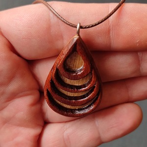 Collier en bois style rétro, collier en bois couleur unie, collier en bois style vintage, article de vente en gros personnalisé pour usine - Product Image 5