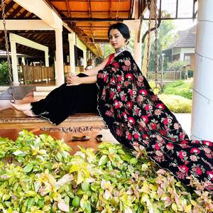 Hermoso vestido de noche sari con bordado de secuencia para fiestas - Product Image 4