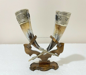 Cuerno vikingo personalizado para beber con adorno de soporte para padrinos de boda, regalos vikingos para hombre, juego Ragnar para cuerno de cerveza - Product Image 1