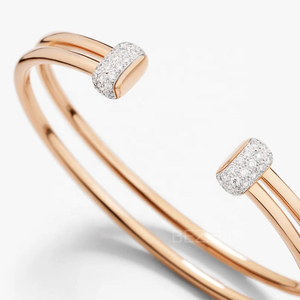 Brazalete Abierto de Doble Banda con Diamantes Cultivados en Laboratorio, Oro Rosa de 18K, Terminaciones Pavé, Lujo Moderno - Product Image 5