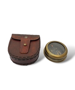 Boussole en verre et laiton artisanale de luxe, décoration de bureau nautique, cadeau par Tajdaar Handicrafts - Product Image 2