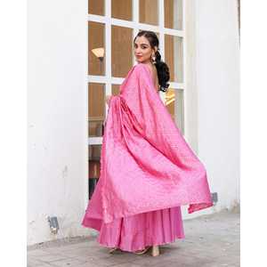 Conjunto de Lehanga Rosa Bauhinia Talla XS en Tela Chiffon con Blusa y Dupatta Incluidos - Product Image 6