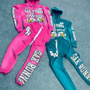 Ensemble survêtement personnalisé pour filles : sweat à capuche zippé et pantalon de jogging amples imprimés DTG – Séchage rapide, écologique - Product Image 1