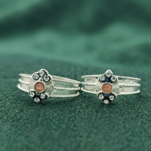 DIVYORO ELEGANT CIRCULAR STONE <b>TOE</b> <b>RING</b> - Product Image 2