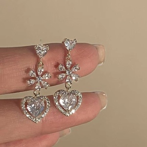 Boucles d'oreilles romantiques vintage en cristal taillé en forme de cœur, plaquées or 14 carats, bijoux de mariage unisexes - Product Image 2