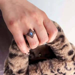 Anillo de Compromiso Hecho a Mano con Micro Macramé y Piedra Natural Certificada IGI, Joyería Ajustable con Nudos de Piedras Preciosas, Estilo Boho, Unisex - Product Image 3