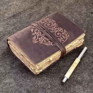 Journal en cuir véritable embossé fait main, style antique, pour femmes, 240 pages, relié, motif cœur classique, pour le dessin, l'écriture et le croquis - Product Image 3