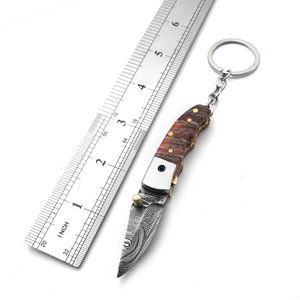 NEW FRIENDS INDUSTRIES Couteau de camping pliant en acier Damas fait main avec garde gravé à la main 6,25 pouces - Product Image 1