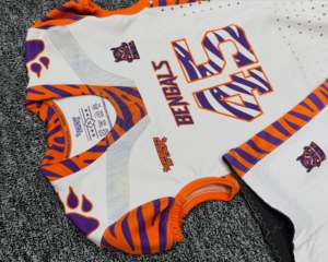 25/26 Custom American Football Uniforms High Quality Sublimation American Football Jerseys Custom College Football Jersey - Product Image 2