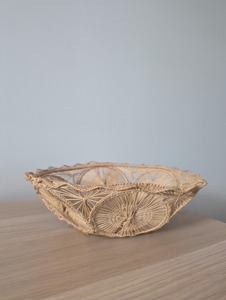 Cesta de pan tejida a mano de diseño, perfecta para servir pan, uso en mesas de restaurante y exhibición decorativa en comidas, procedente de la India. - Product Image 6