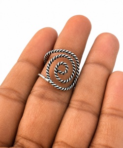 Bague spirale en argent sterling 925, faite à la main, torsadée, ouverte, minimaliste, enveloppante, bijoux chrétiens, cadeau pour femme - Product Image 1
