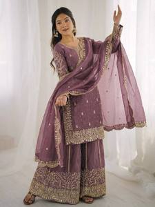 Conjunto Kurti Sharara Bordado con Diseño de Vino y Dupatta – Traje Étnico de Diseñador con Bordado Zari Pesado para Bodas y Fiestas para Mujer - Product Image 2