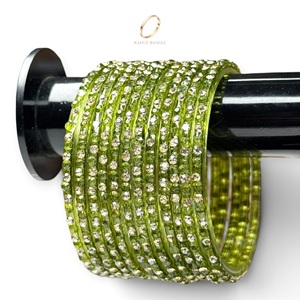 Bracelets en perles de verre vert kashmir brillant et tendance pour femmes, pour les mariages et les occasions festives, à prix de gros - Product Image 1