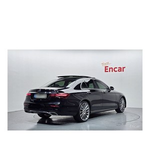 Mercedes-Benz E350 4MATIC AMG Line Classe E 2023 avec volant à gauche, boîte de vitesses automatique, sièges en cuir, caméra arrière - Product Image 2